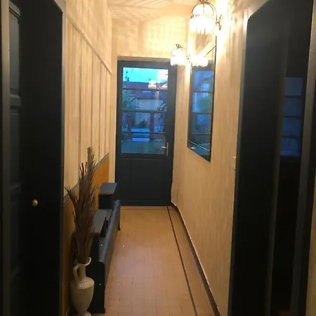 Homestay Oasis De Vic *